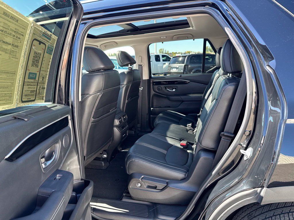 Used 2023 Honda Pilot Touring image 36