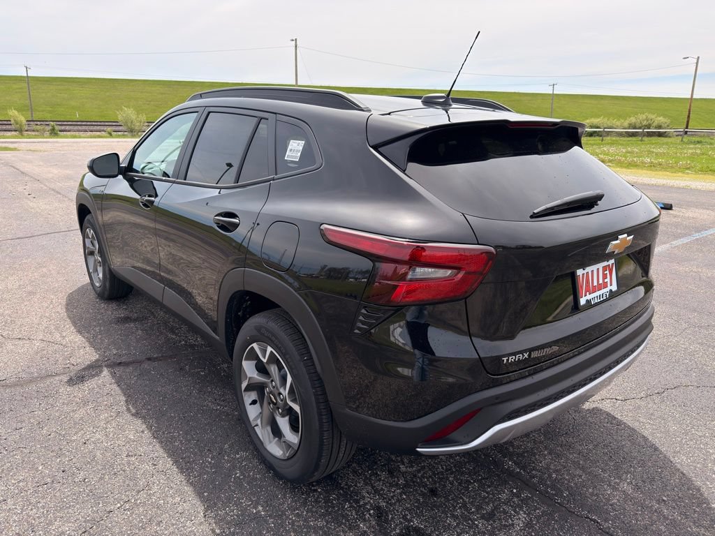 New 2026 Chevrolet Trax LT FWD image 8