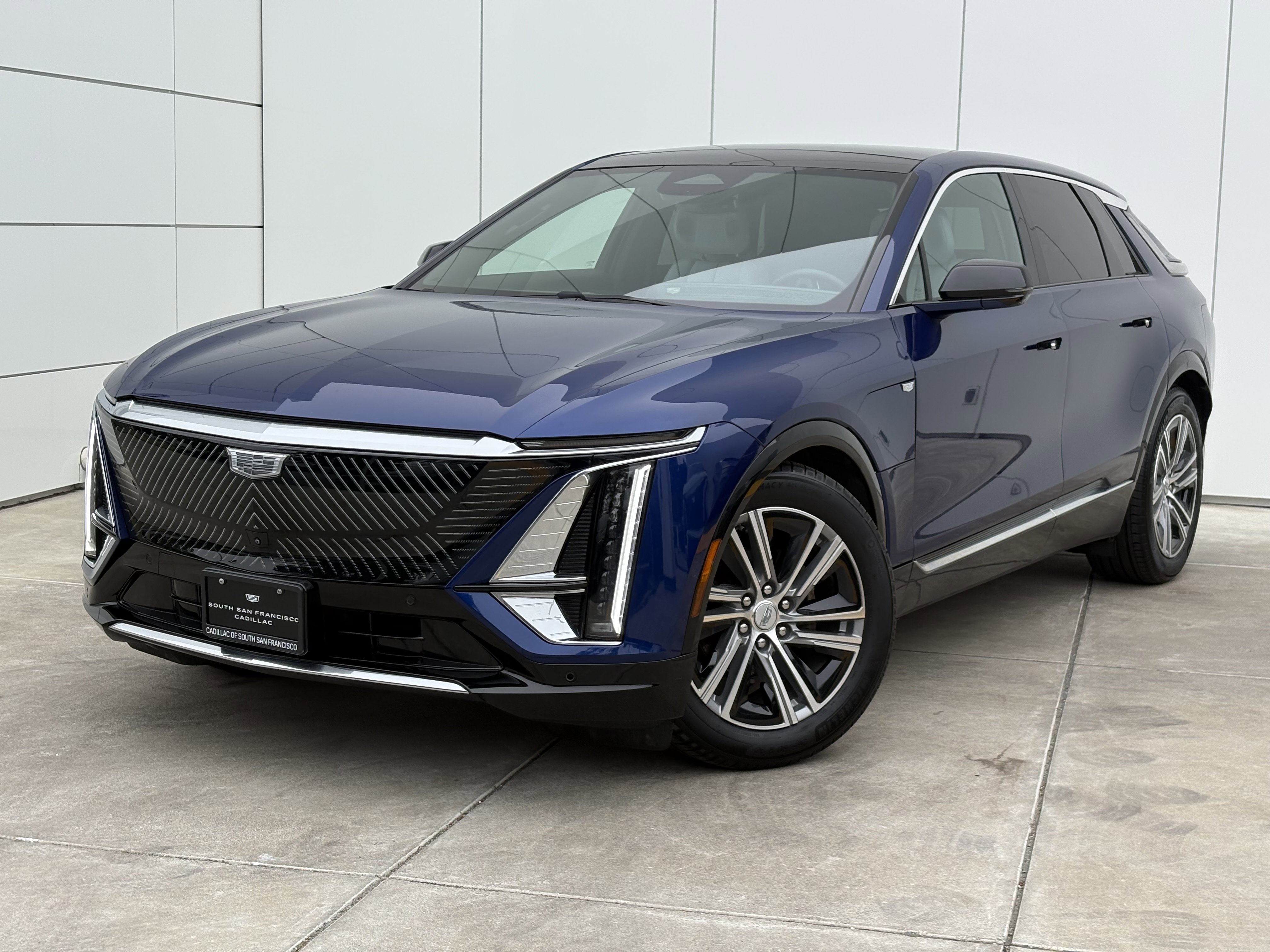 Used 2024 Cadillac Lyriq Sport AWD/4WD image 2