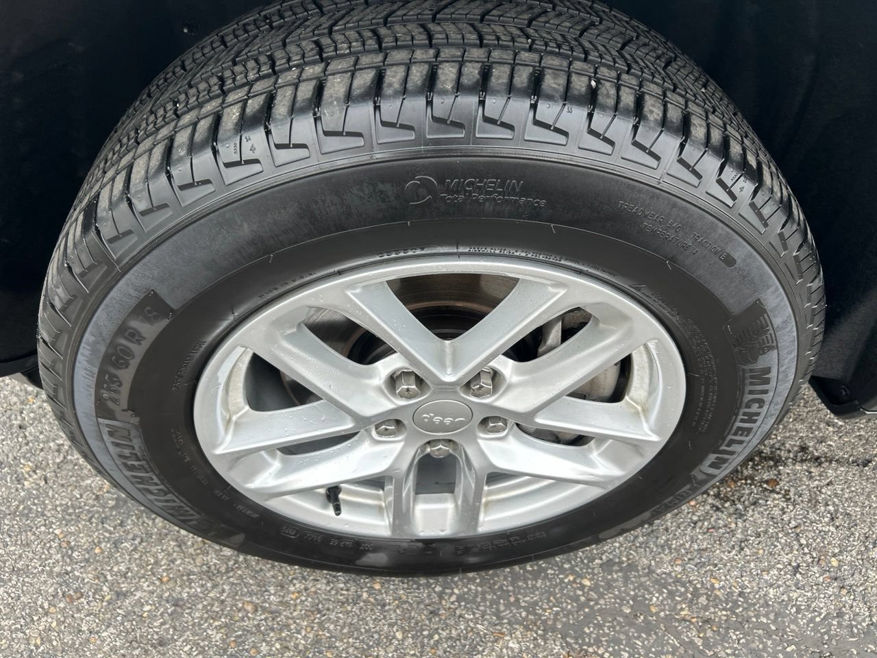 Used 2025 Jeep Grand Cherokee L Laredo RWD image 10