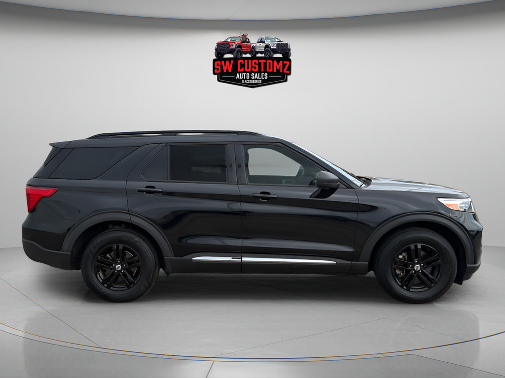 Used 2020 Ford Explorer XLT AWD/4WD image 2