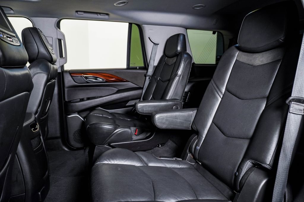 Used 2019 Cadillac Escalade Luxury AWD/4WD image 16