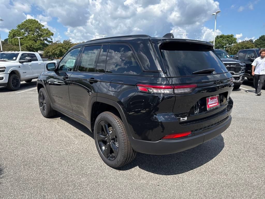 New 2025 Jeep Grand Cherokee Limited w/ Black Appearance Package image 3