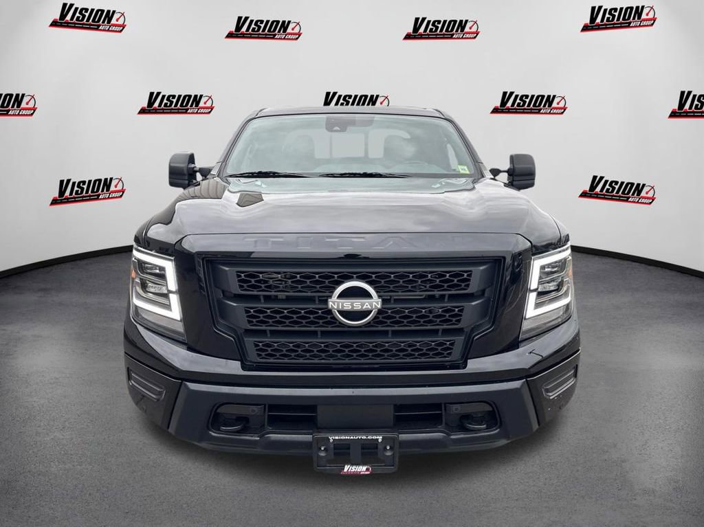Used 2024 Nissan Titan SV w/ SV Convenience Package image 2