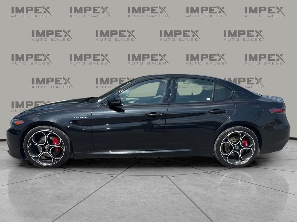 Used 2024 Alfa Romeo Giulia Veloce RWD image 2