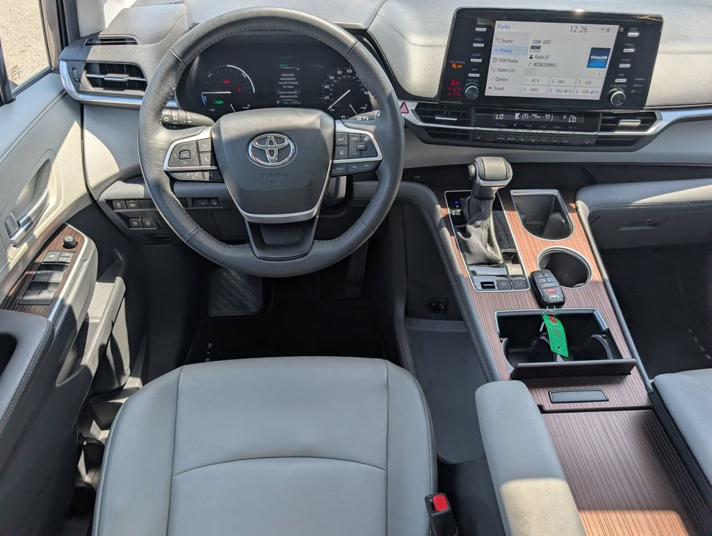 Used 2024 Toyota Sienna XLE FWD image 26