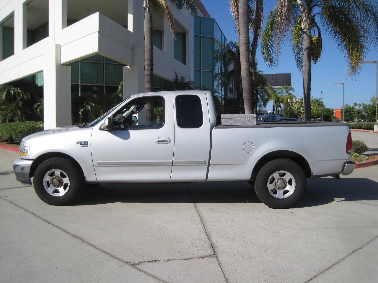 Used 2003 Ford F150 XLT RWD image 2