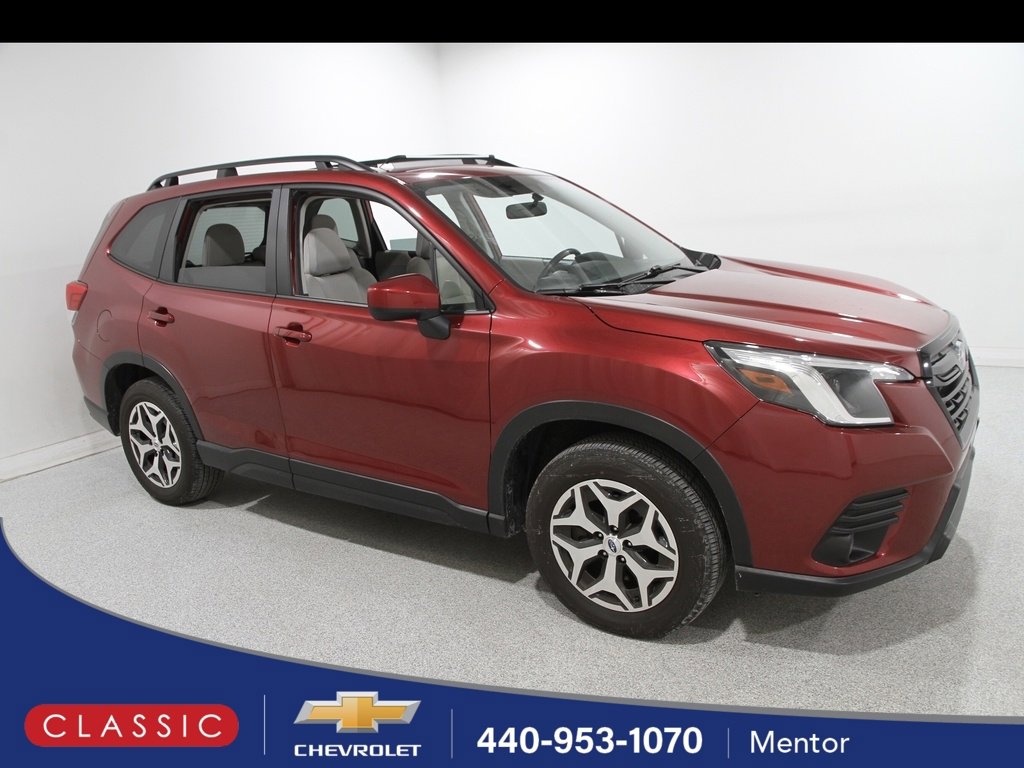 Used 2023 Subaru Forester Premium image 1