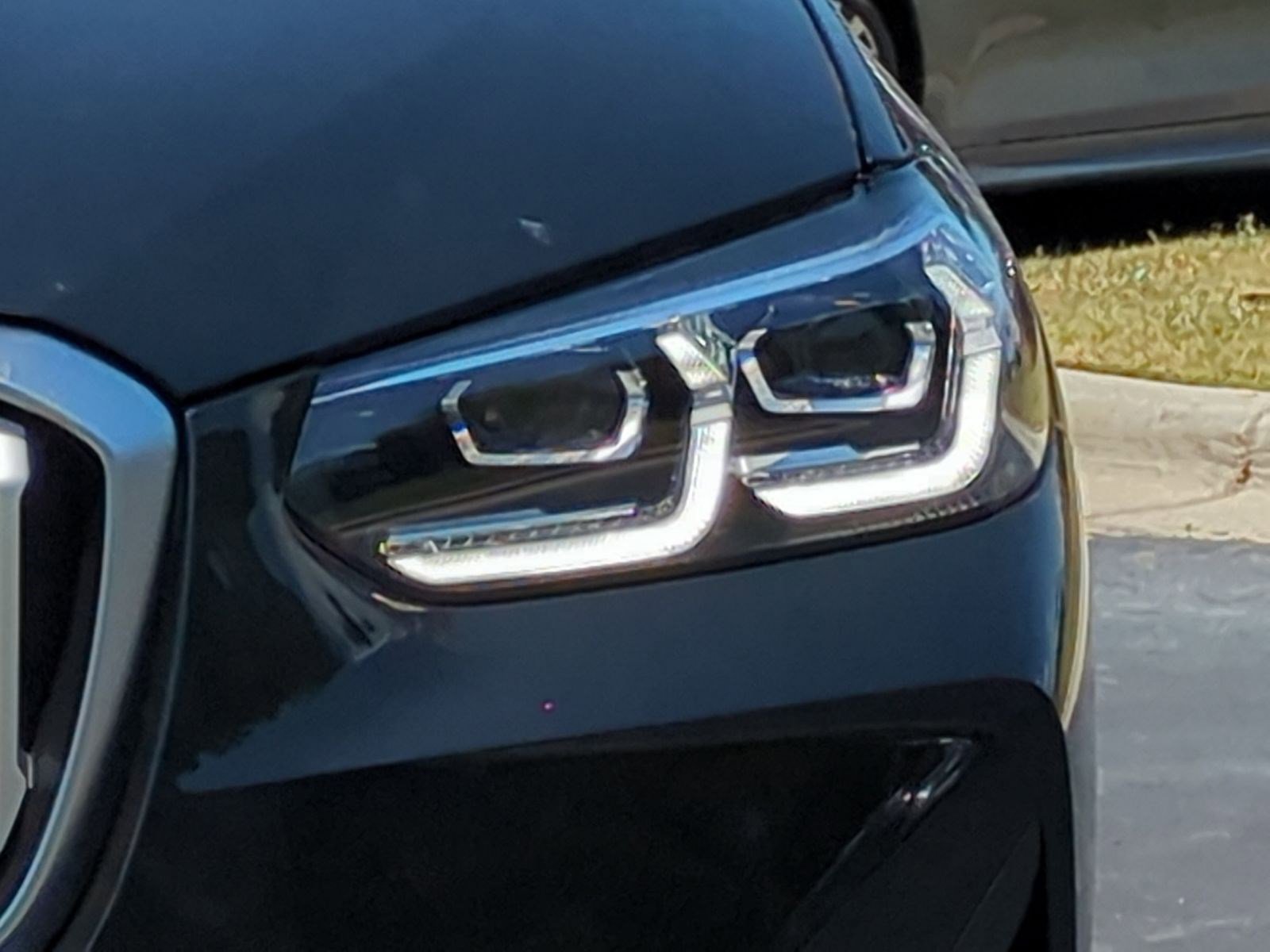 Used 2024 BMW X3 xDrive30i w/ Premium Package w/ZPA AWD/4WD image 6