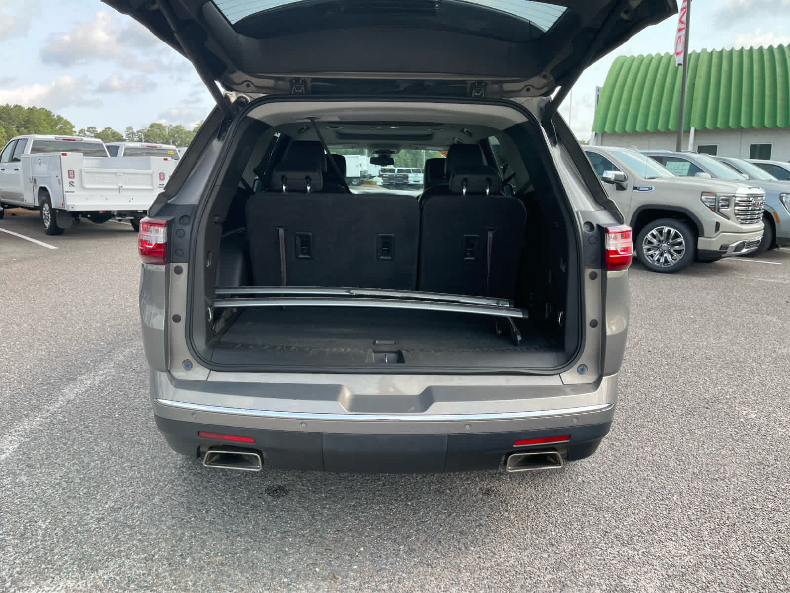 Used 2019 Chevrolet Traverse Premier w/ Driver Confidence II Package FWD image 22