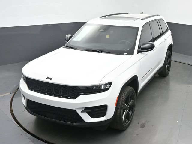 Used 2023 Jeep Grand Cherokee Altitude AWD/4WD image 36