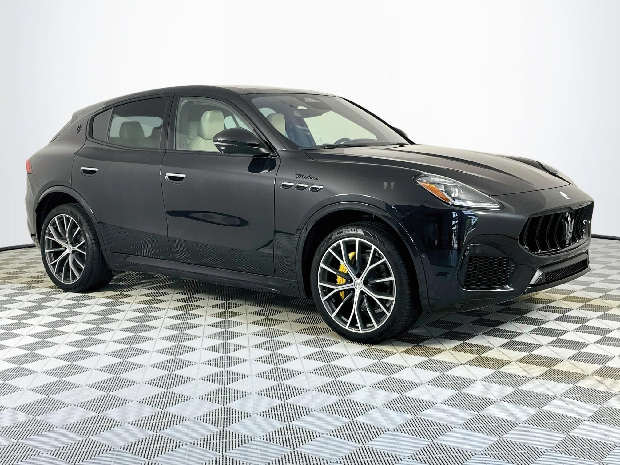 Used 2024 Maserati Grecale Modena AWD/4WD image 3