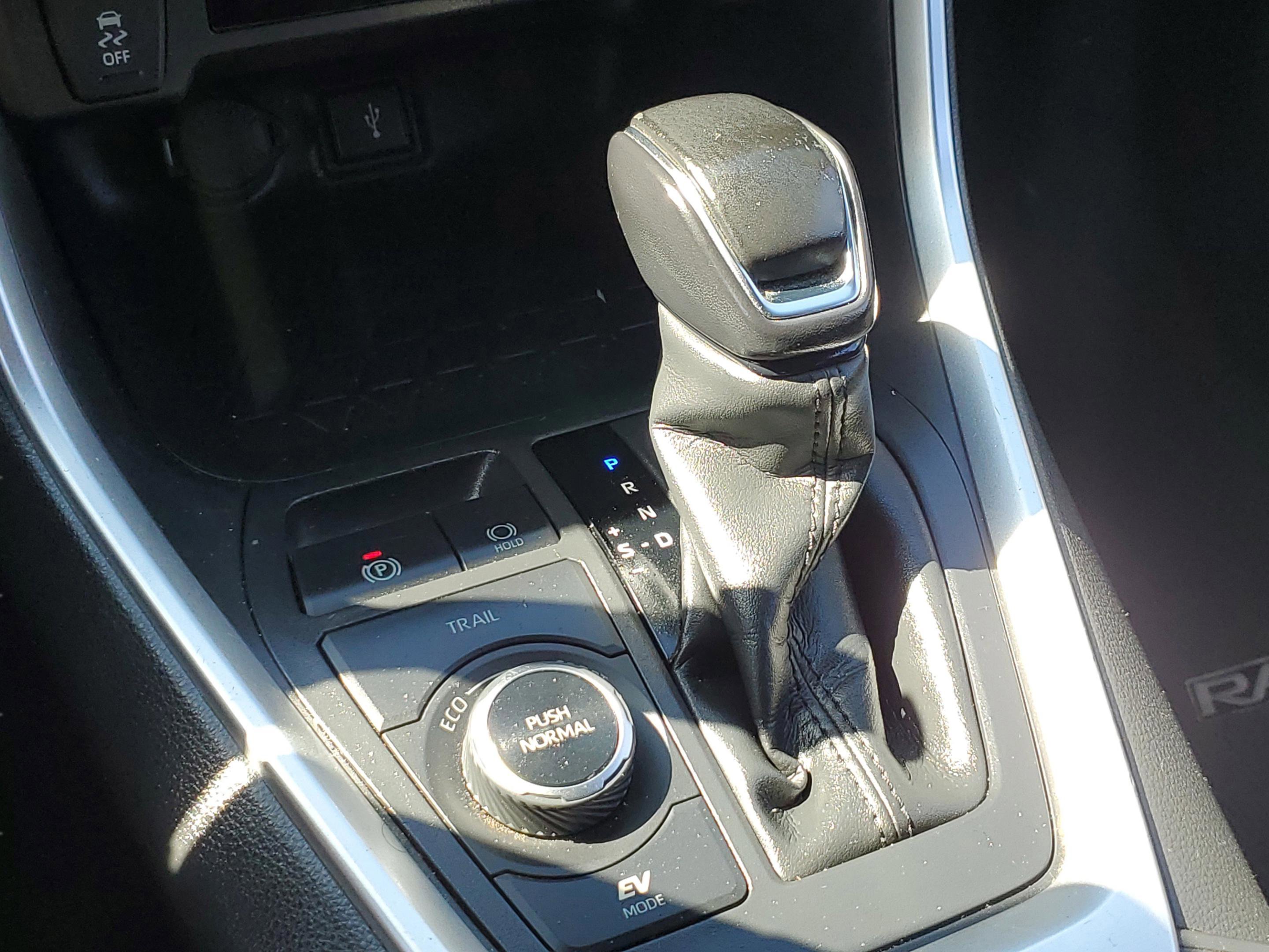 Used 2022 Toyota RAV4 SE image 22