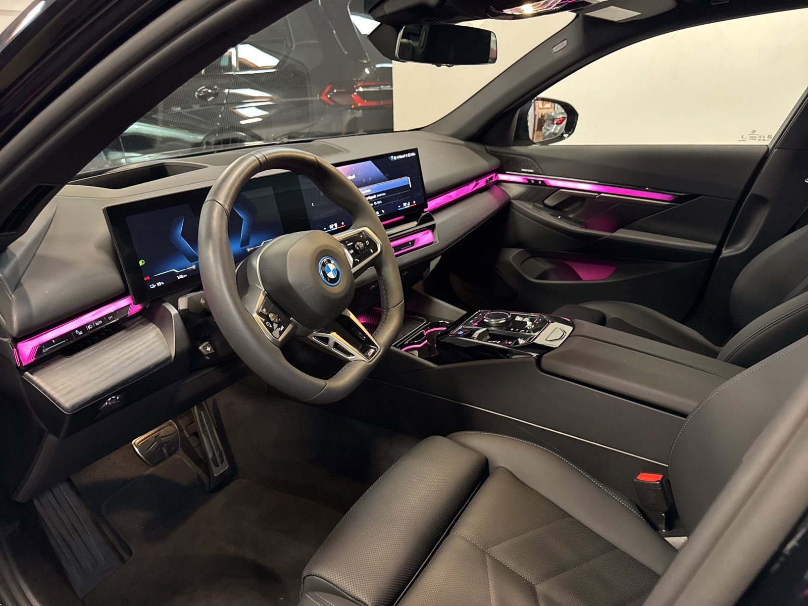 Used 2025 BMW i5 eDrive40i w/ M Sport Package image 12