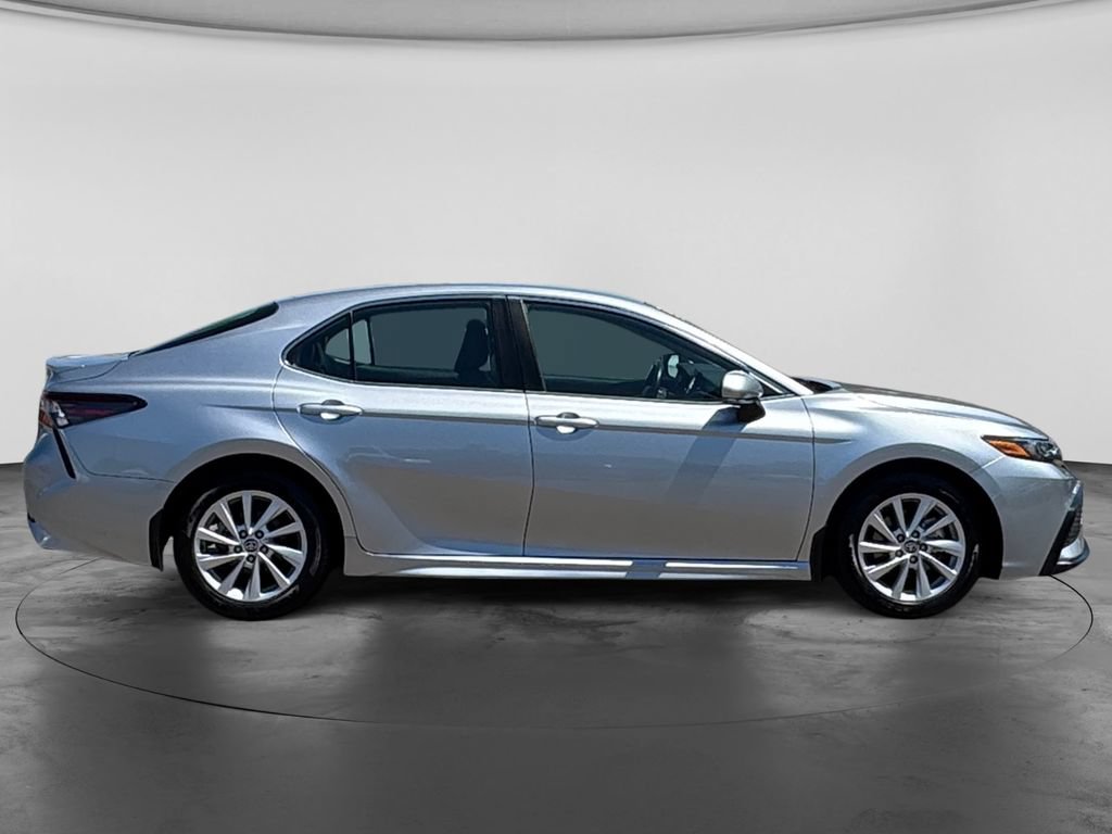 Used 2024 Toyota Camry SE FWD image 11