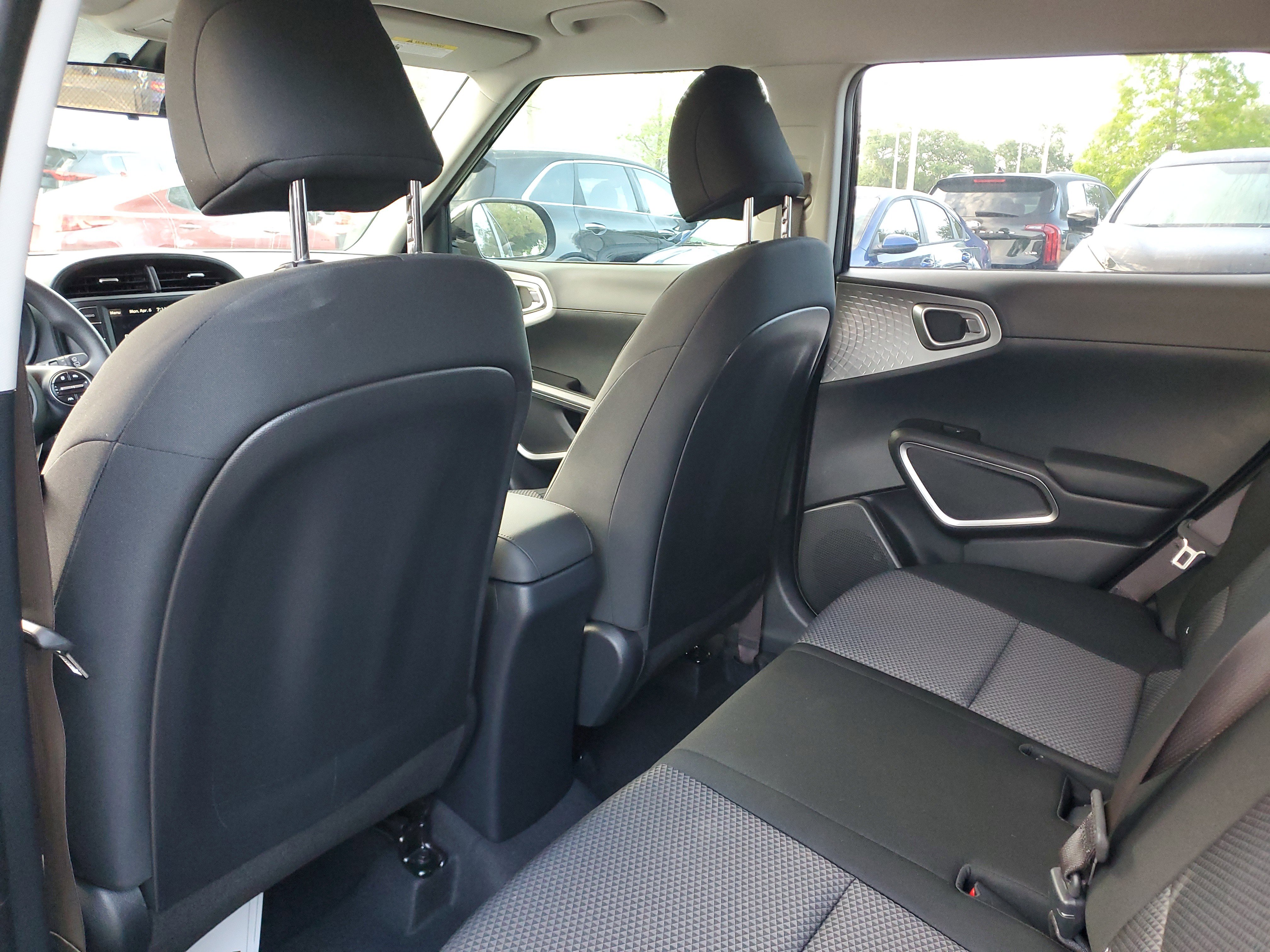 Used 2025 Kia Soul LX w/ LX Technology Package image 9