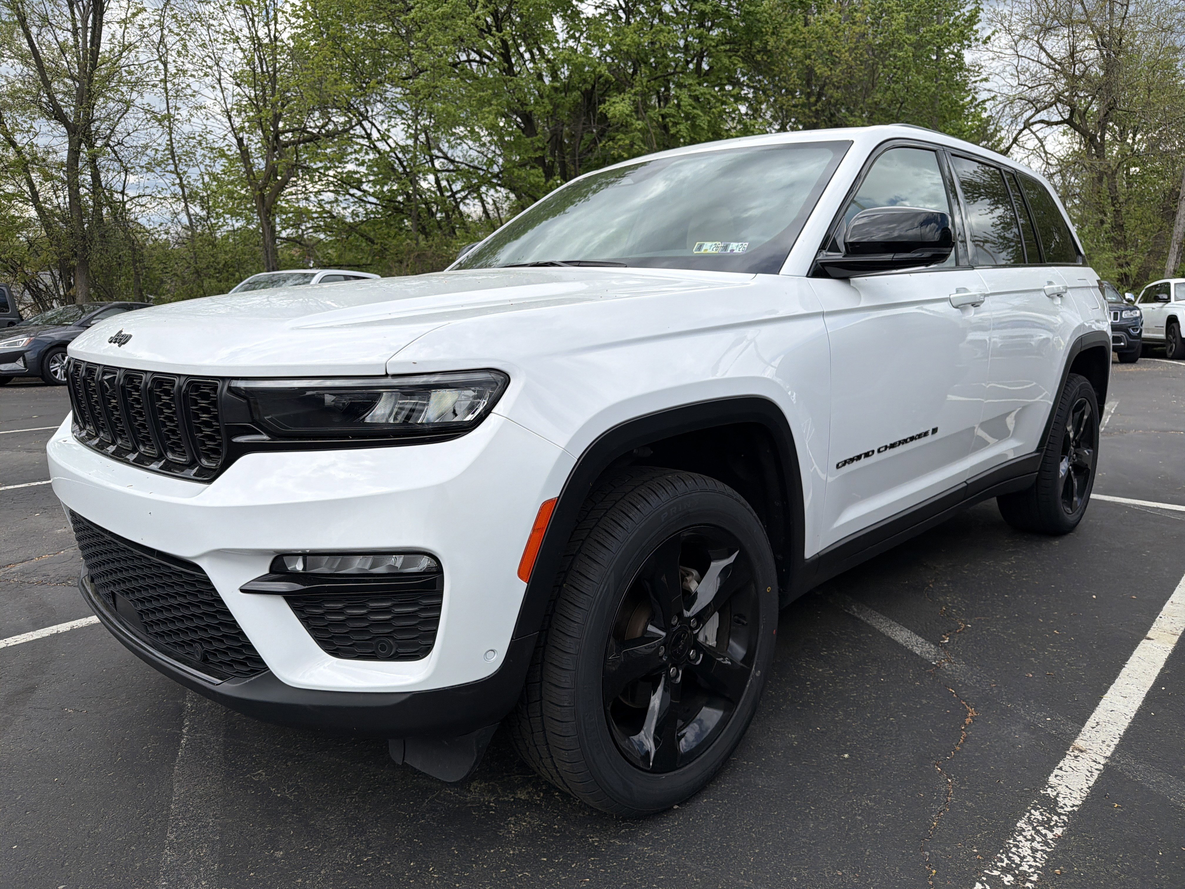 Certified 2023 Jeep Grand Cherokee Limited w/ Luxury Tech Group II image 3