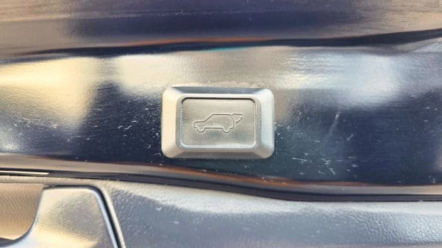 Used 2022 Toyota RAV4 SE w/ Convenience Package image 56