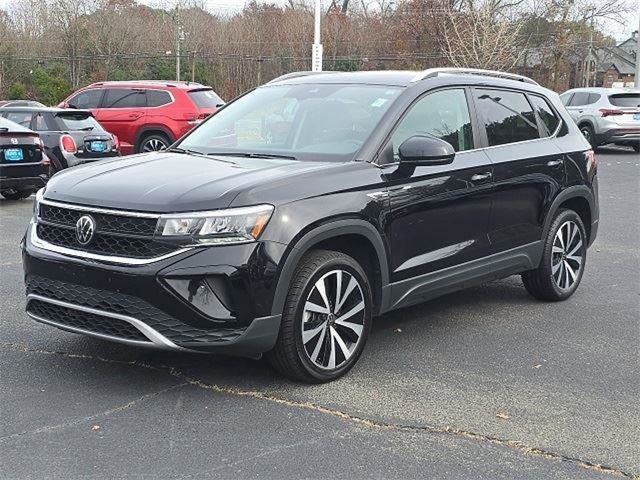 Used 2024 Volkswagen Taos SE image 3