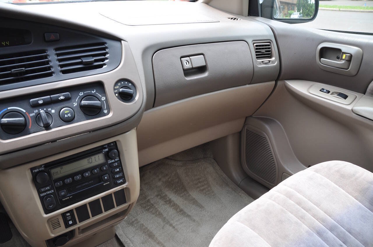 Used 2002 Toyota Sienna LE FWD image 32