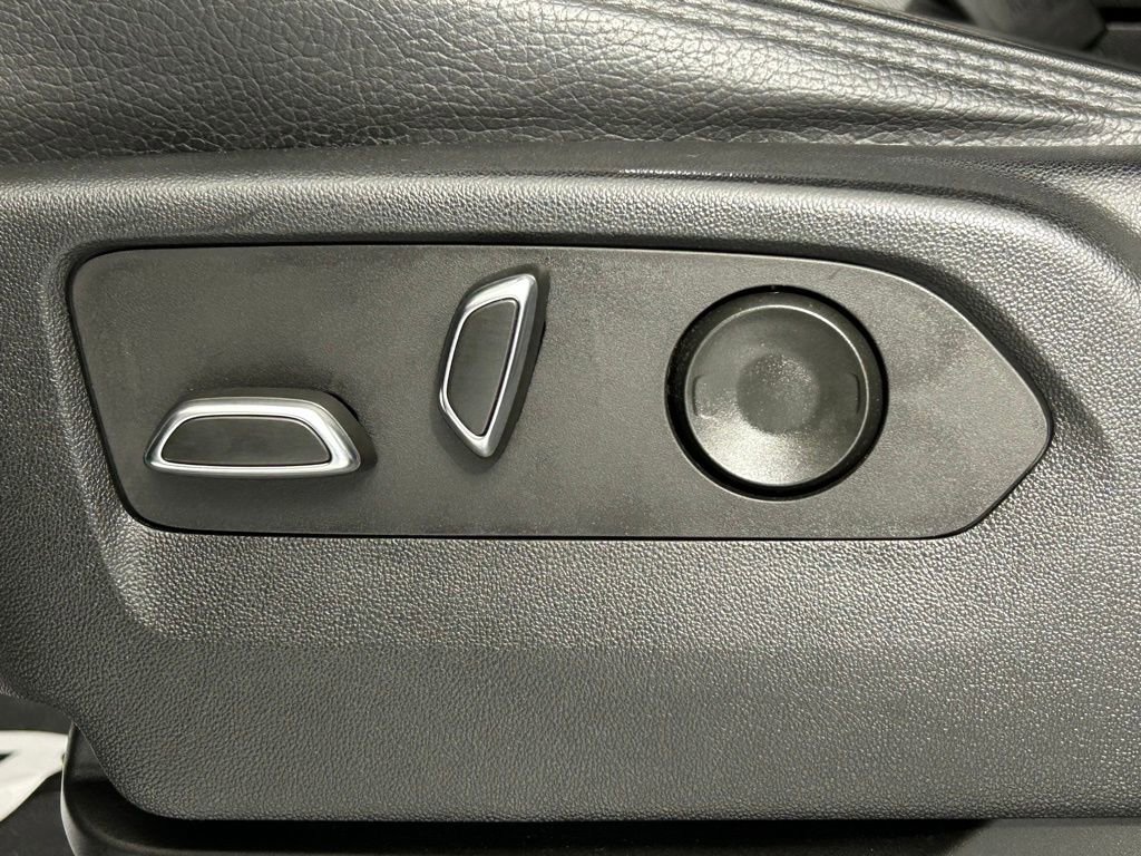 Used 2022 GMC Yukon XL Denali image 34