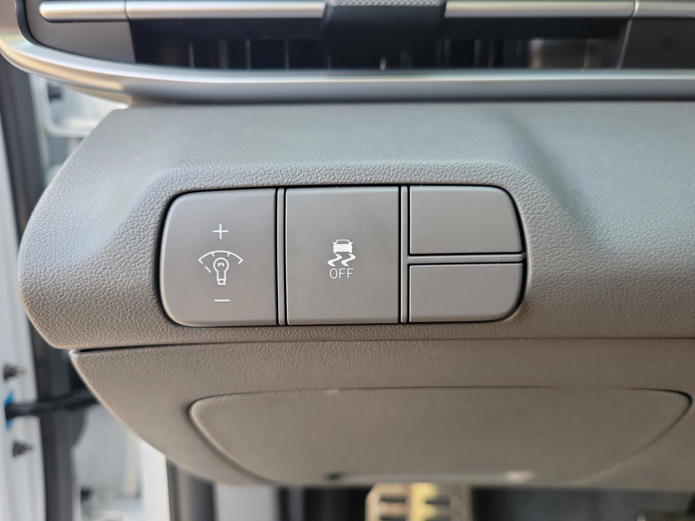 Certified 2025 Hyundai Elantra Sport image 20