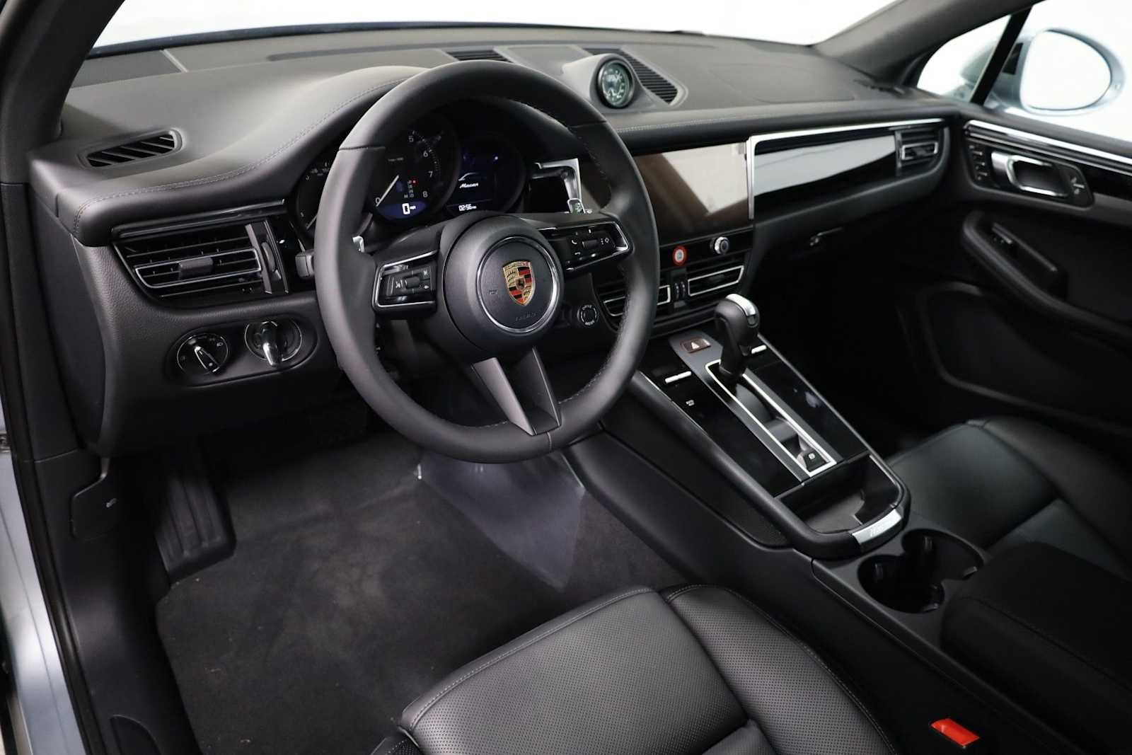 New 2026 Porsche Macan image 4