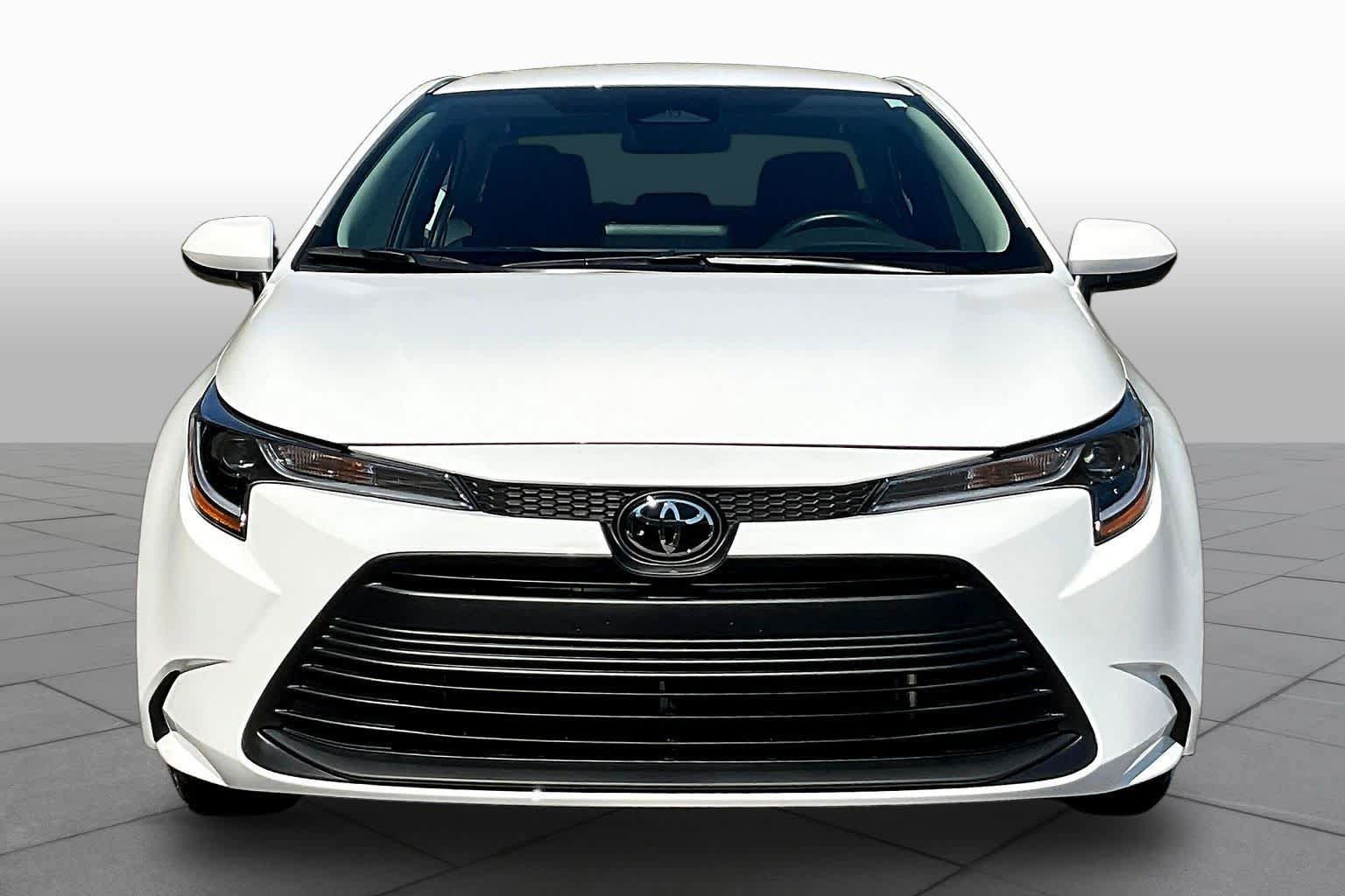 Used 2026 Toyota Corolla LE FWD image 4