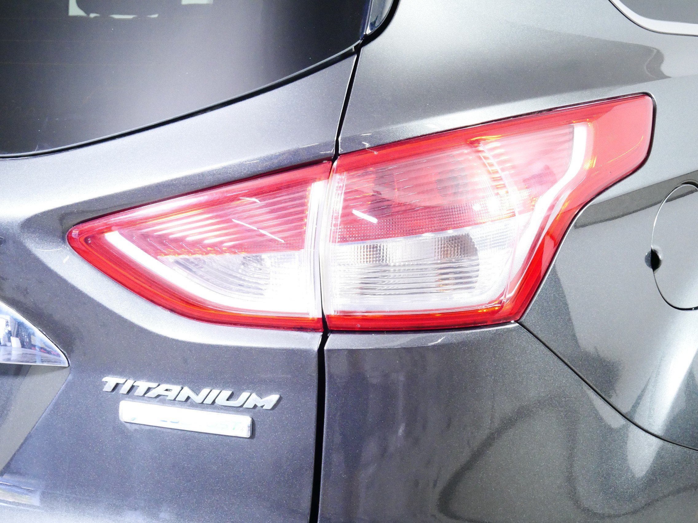 Used 2016 Ford Escape Titanium FWD image 17