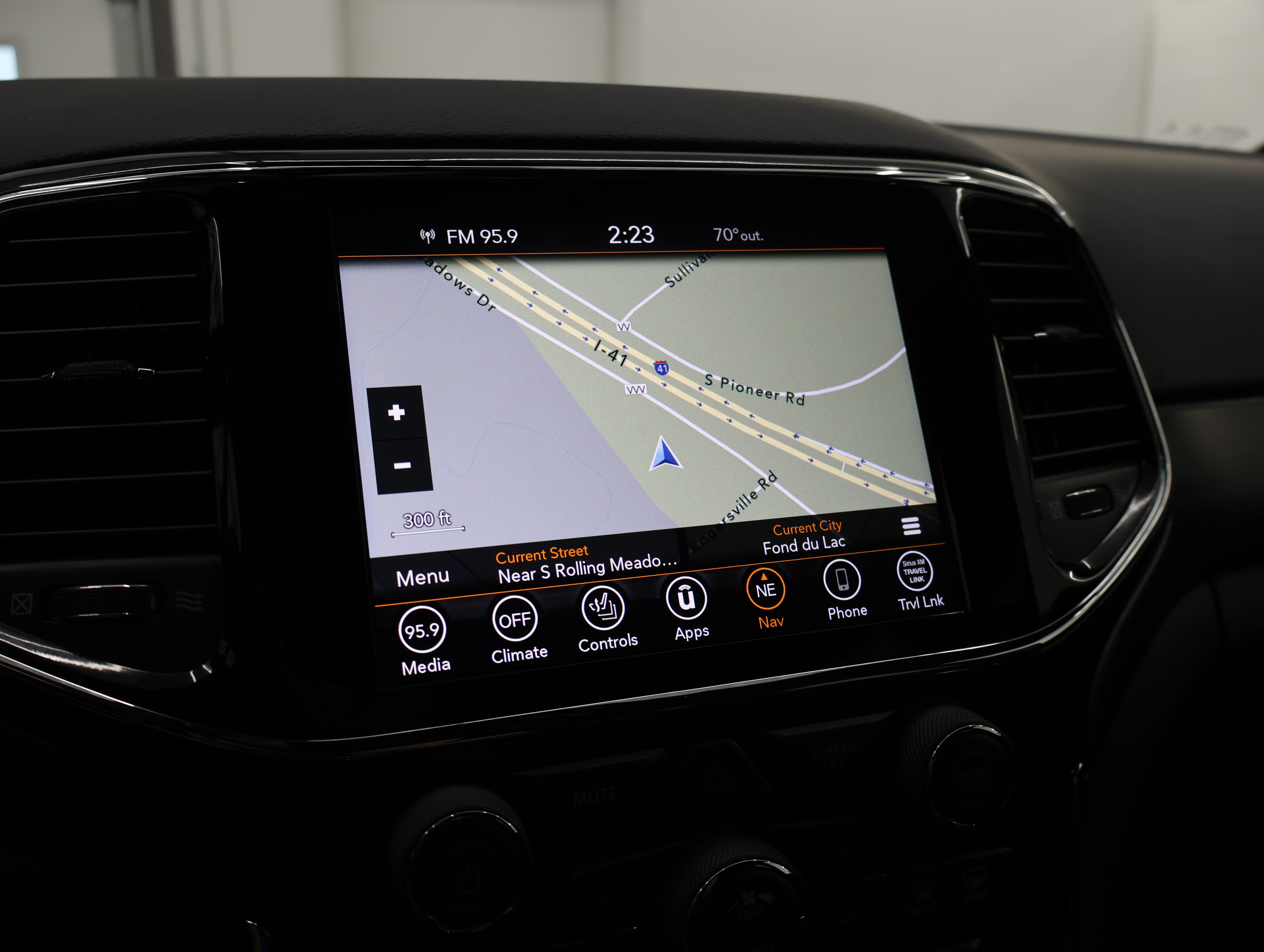Used 2020 Jeep Grand Cherokee Altitude AWD/4WD image 11