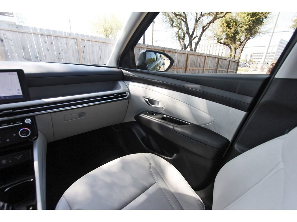 Used 2025 Hyundai Tucson SEL FWD image 11