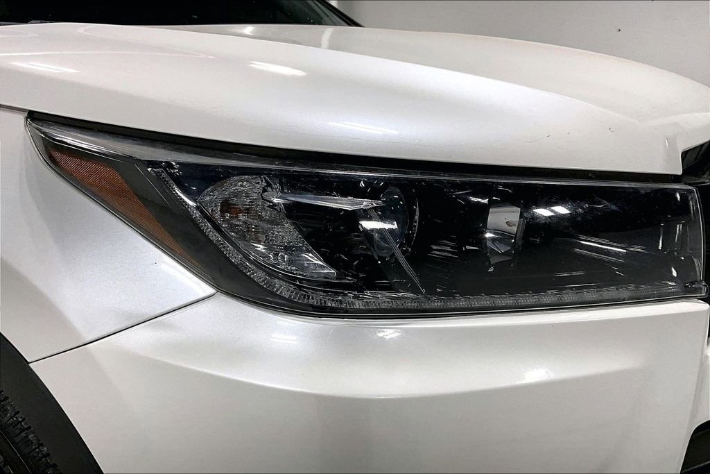 Used 2019 Toyota Highlander SE image 39