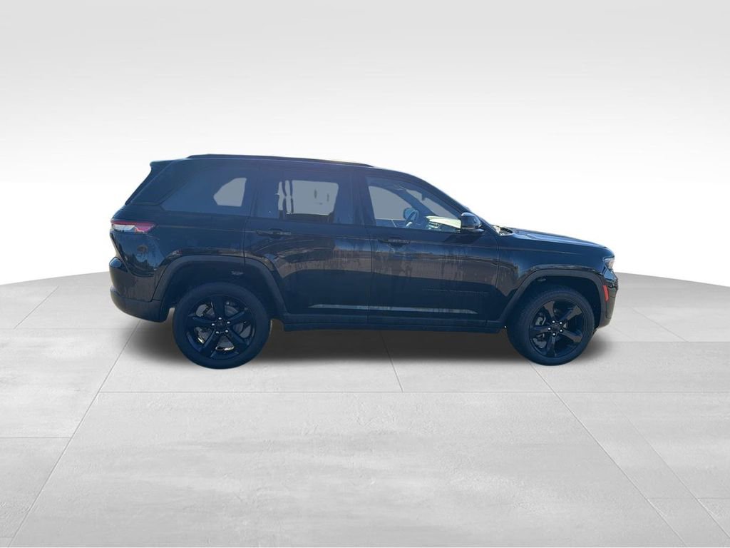 Used 2023 Jeep Grand Cherokee Altitude image 12