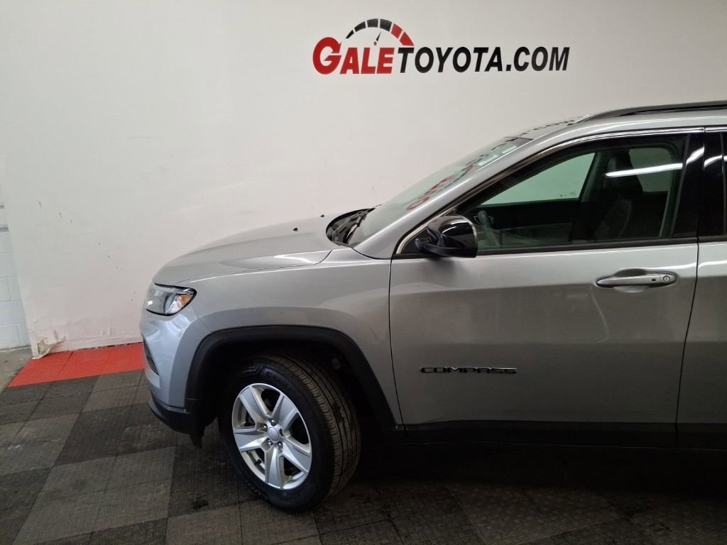 Used 2022 Jeep Compass Latitude image 4