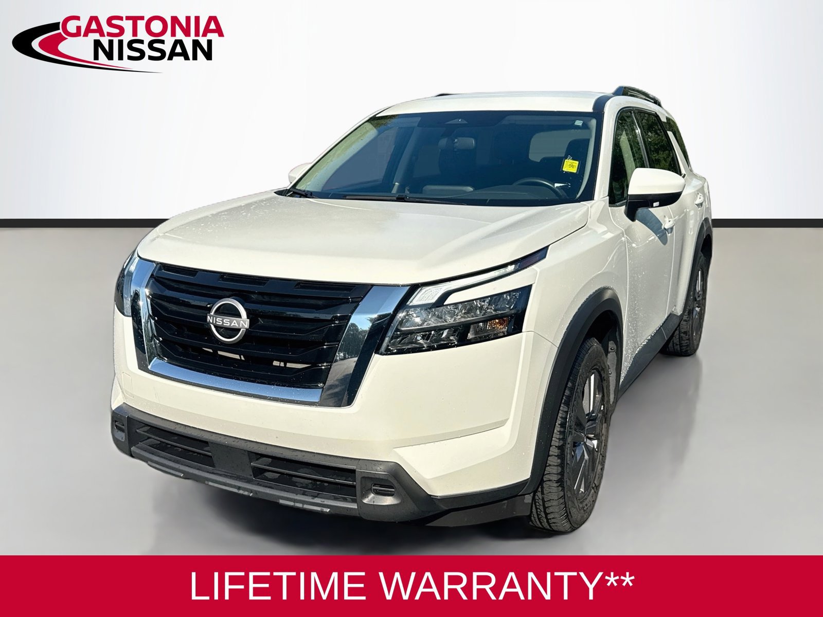 Used 2025 Nissan Pathfinder SV FWD image 2