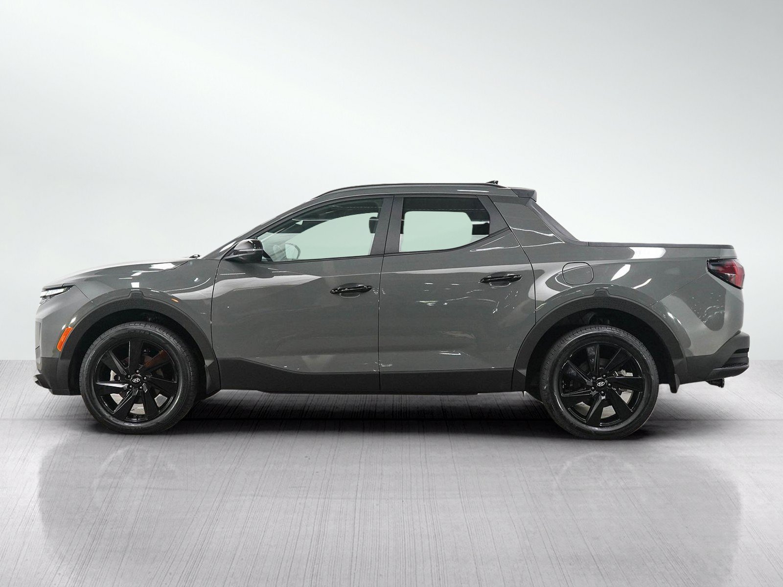 Used 2024 Hyundai Santa Cruz Night AWD/4WD image 2