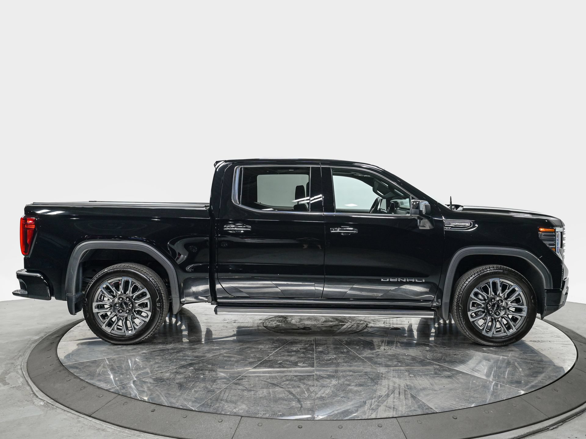 Used 2025 GMC Sierra 1500 Denali Ultimate AWD/4WD image 8