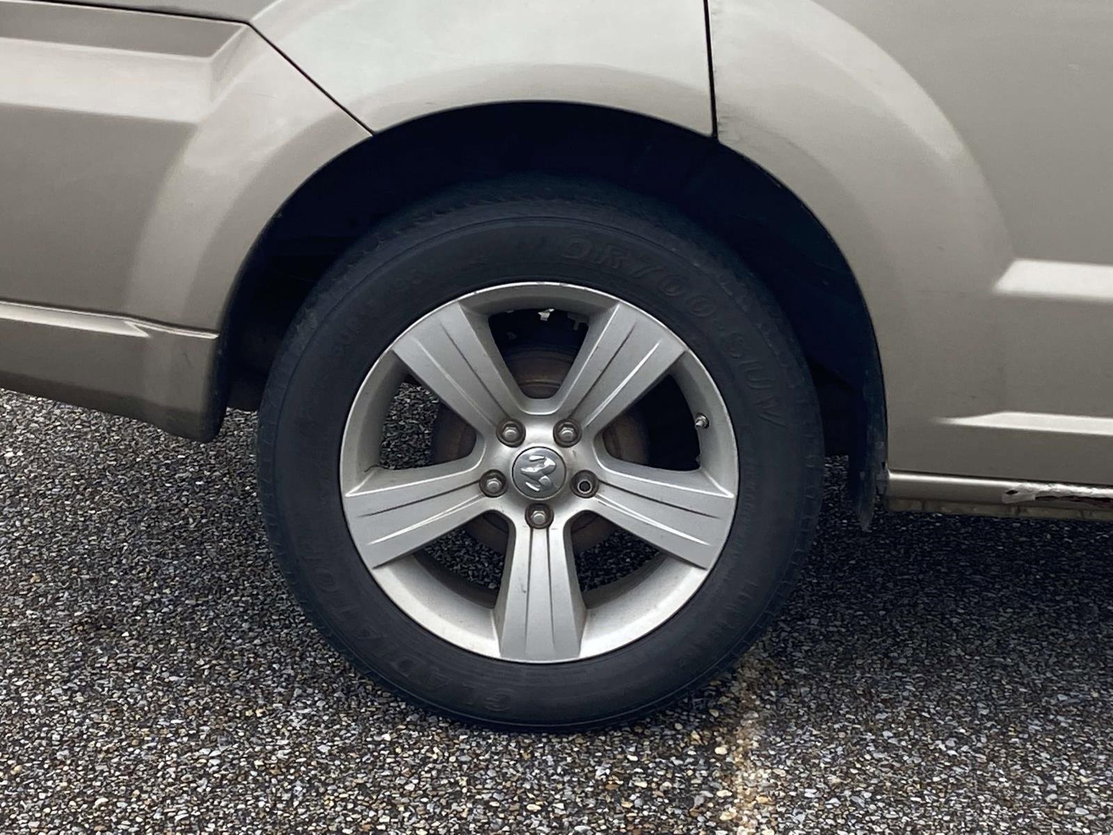 Used 2010 Dodge Caliber SXT image 9