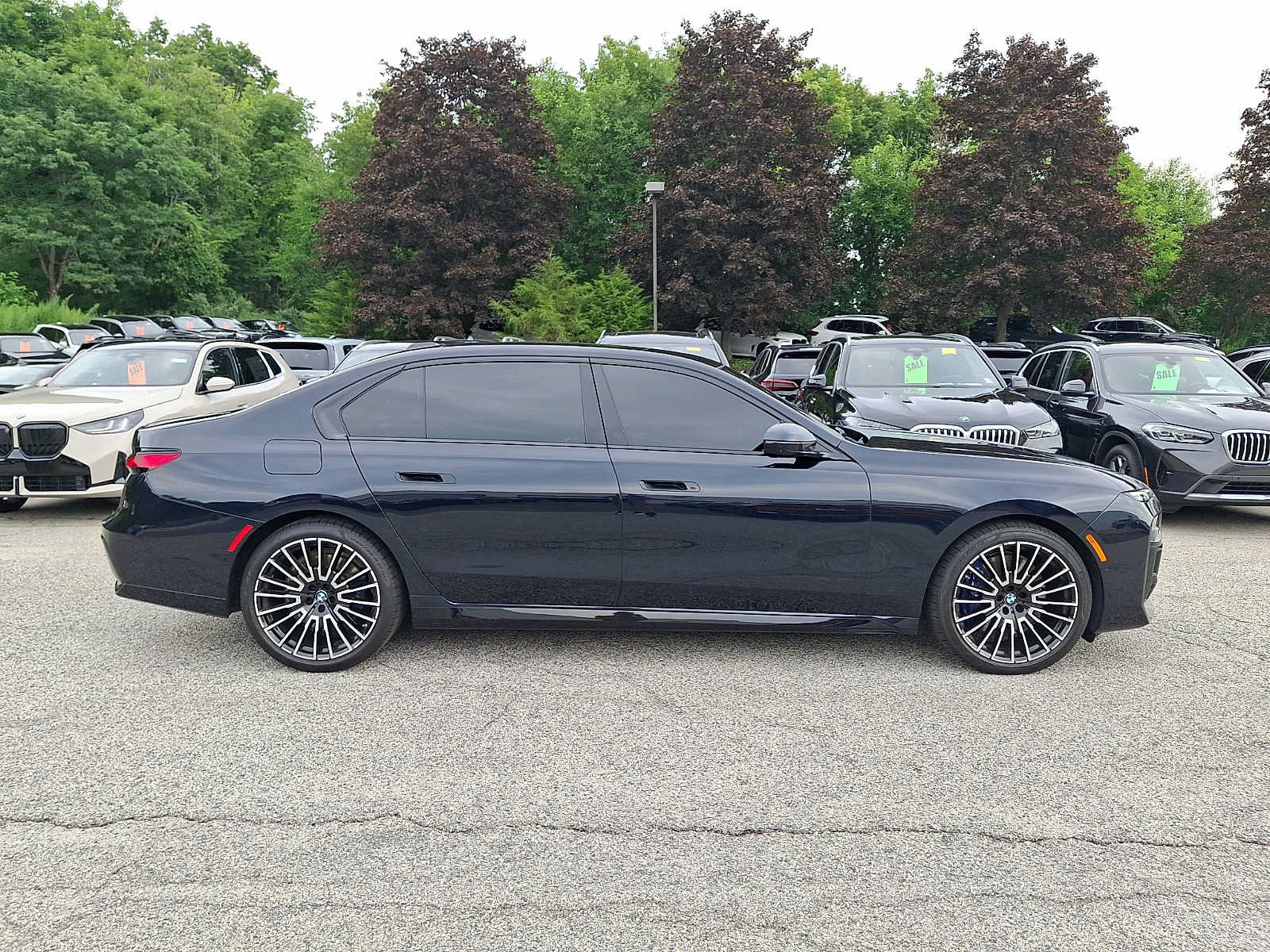 Used 2024 BMW 740i xDrive w/ Premium Package 2 AWD/4WD image 7