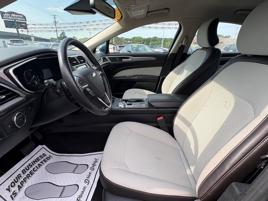 Used 2019 Ford Fusion SE w/ Equipment Group 151A FWD image 8