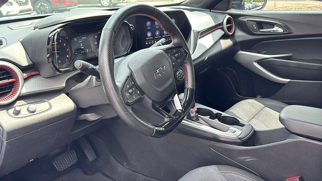 Used 2024 Chevrolet Trax RS FWD image 25
