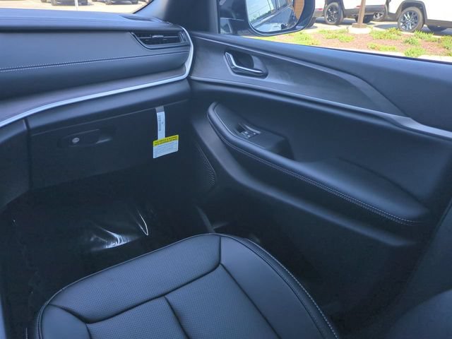 New 2026 Jeep Grand Cherokee Limited w/ Luxury Tech Group II AWD/4WD image 17