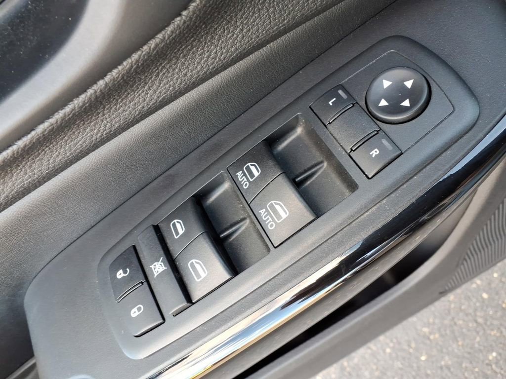 Used 2020 Jeep Cherokee Latitude Plus image 17