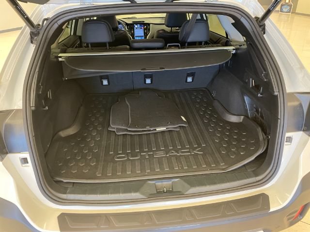 Used 2022 Subaru Outback Limited AWD/4WD image 8