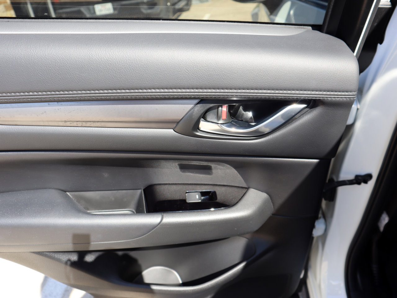 Used 2019 MAZDA CX-5 Touring image 32