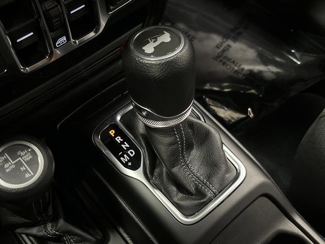 Used 2024 Jeep Wrangler Unlimited Sahara image 19