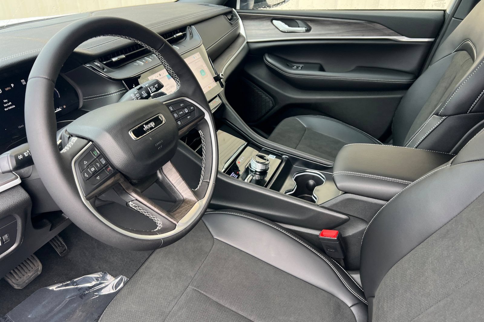 New 2026 Jeep Grand Cherokee Altitude AWD/4WD image 3