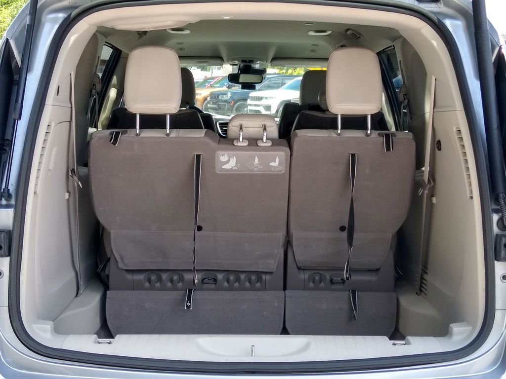 Used 2019 Chrysler Pacifica Touring-L Plus w/ Advanced Safetytec Group FWD image 9