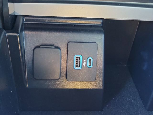 Used 2023 Ford Explorer XLT w/ Equipment Group 202A image 32