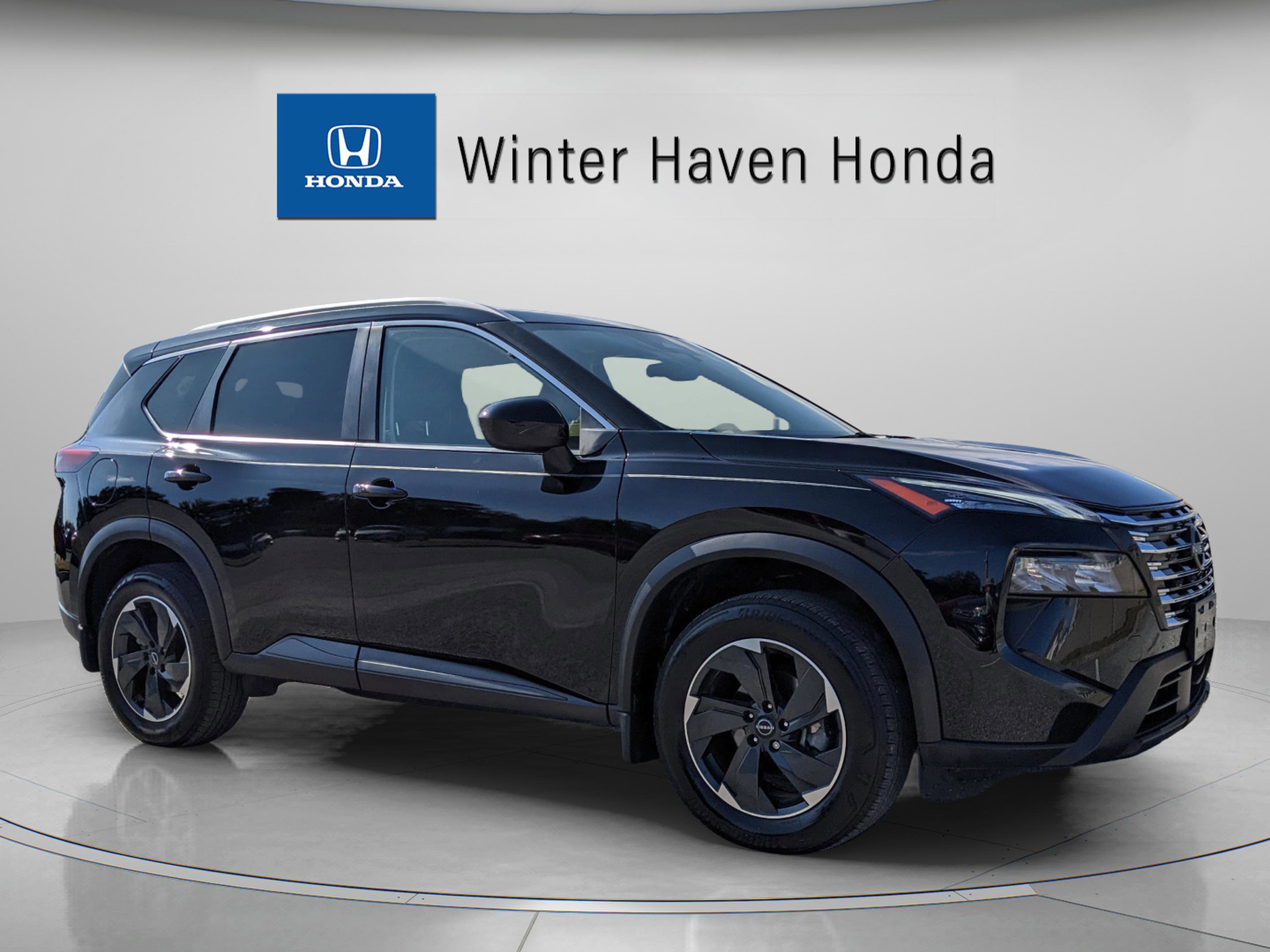 Used 2024 Nissan Rogue SV w/ SV Premium Package image 9